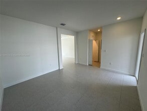 16242 SW 292nd St in Homestead, FL - Foto de edificio - Building Photo