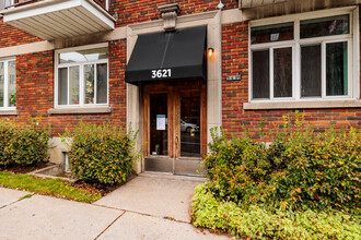 3611 Décarie Boul in Montréal, QC - Building Photo - Building Photo
