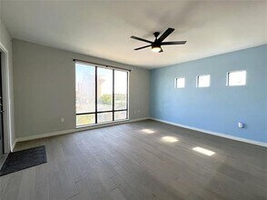 5609 SMU Boulevard in Dallas, TX - Foto de edificio - Building Photo