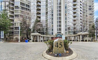 45 Kingsbridge Garden Cir in Mississauga, ON - Building Photo