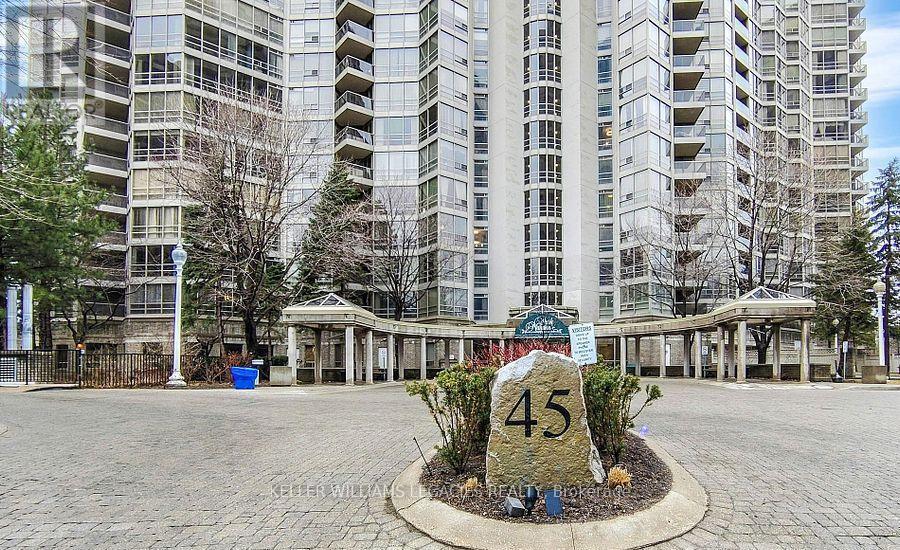 45 Kingsbridge Garden Cir in Mississauga, ON - Building Photo