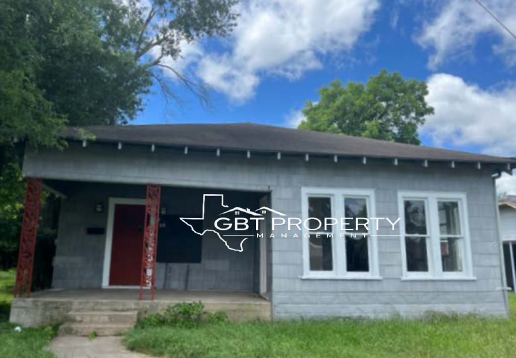 306 W Jacinto St in Groesbeck, TX - Building Photo