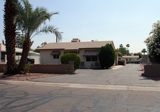 Greenway Gardens in Phoenix, AZ - Building Photo - Building Photo