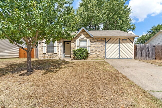 2441 Sweetwood Dr in Fort Worth, TX - Building Photo - Building Photo