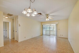 2915 Ashley Dr W in West Palm Beach, FL - Building Photo - Building Photo