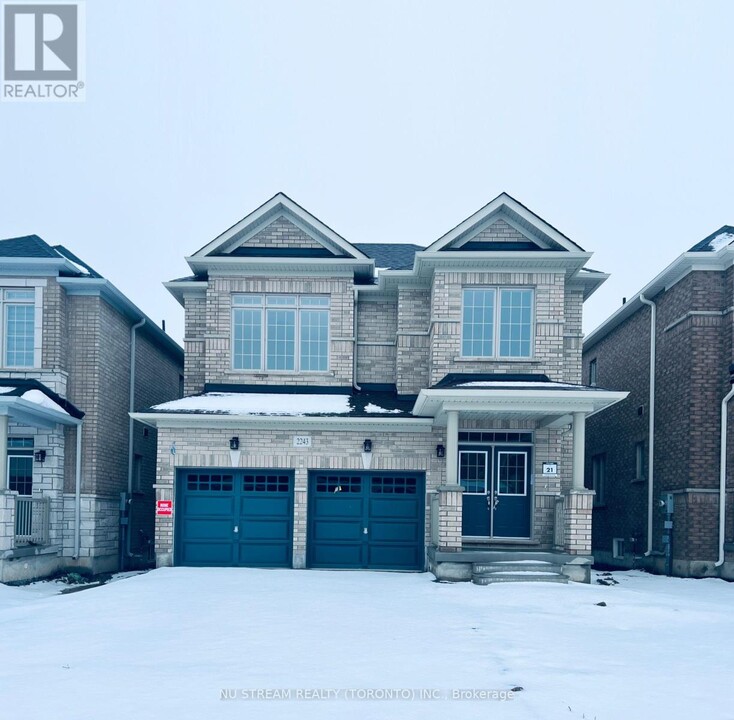 2243 Crystal Dr in Oshawa, ON - Building Photo