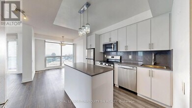 21A-3721 Carlton St. in Toronto, ON - Building Photo - Building Photo