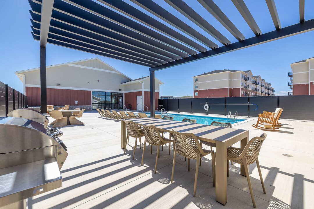 Welcome to 10Bedrock! in Box Elder, SD - Foto de edificio