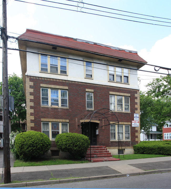 9 Seminary Ave in Binghamton, NY - Foto de edificio - Building Photo