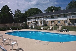 Cedar Edge Apartments in Cedarburg, WI - Building Photo