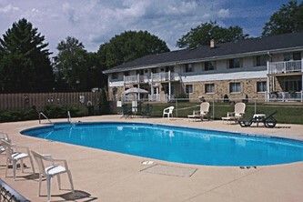 Cedar Edge Apartments in Cedarburg, WI - Foto de edificio