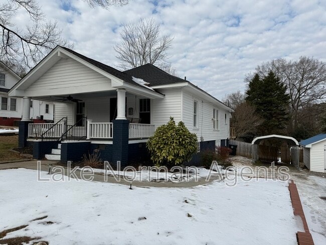 318 N Academy St in Mooresville, NC - Building Photo - Building Photo