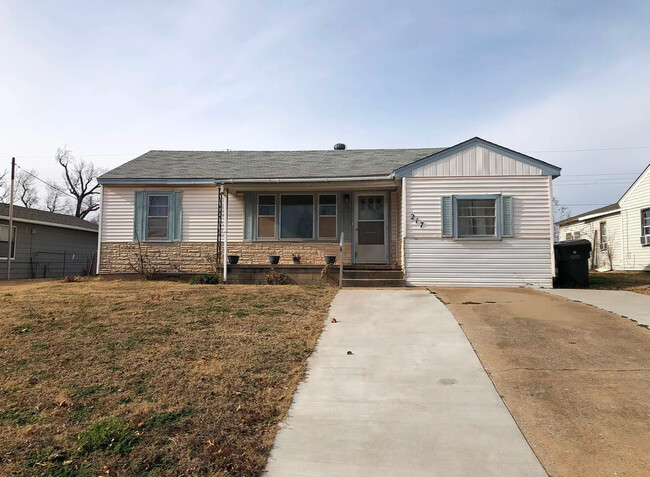 217 N 17th St, Unit House for rent in Chickasha, OK - Building Photo - Building Photo