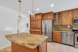 2 Roslyn Dr in Ocean Township, NJ - Building Photo - Building Photo