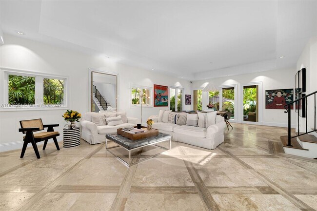10 Coconut Ln in Key Biscayne, FL - Foto de edificio - Building Photo