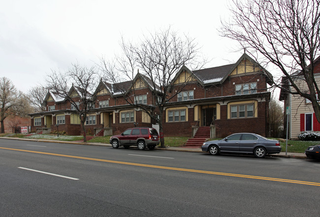 Troostwood Townhomes in Kansas City, MO - Building Photo - Building Photo