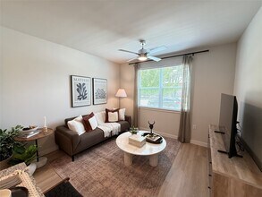 1610 Campbell Rd in Houston, TX - Building Photo - Building Photo