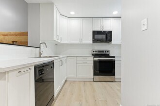 48 Spyglass Cir in Groton, CT - Building Photo - Building Photo