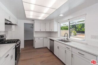 22737 Stagg St in Los Angeles, CA - Building Photo - Building Photo