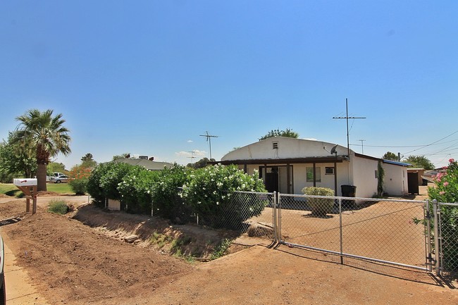 1008 S Main St in Coolidge, AZ - Foto de edificio - Building Photo