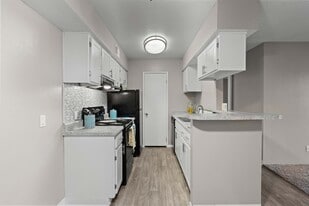 River Oaks in Tucson, AZ - Building Photo