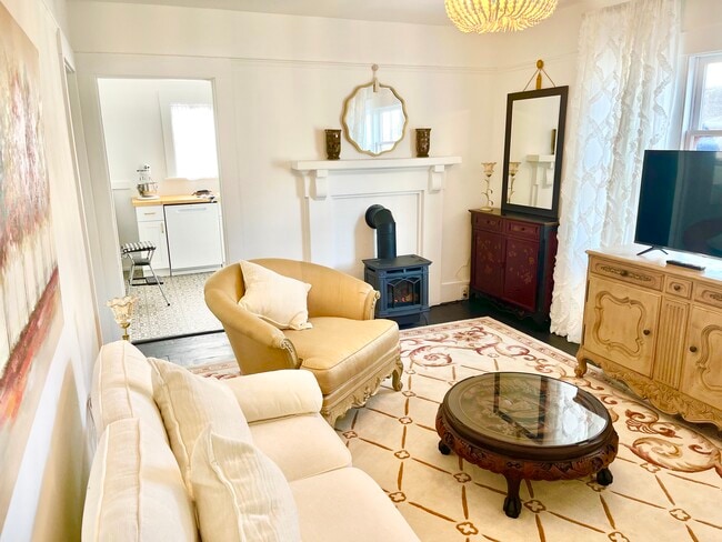 1122 9th St, Unit Petch Manor Apt. 2 in Eureka, CA - Foto de edificio - Building Photo