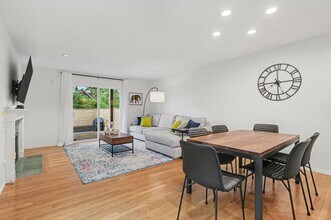 7423 Sunnyside Ave N in Seattle, WA - Building Photo - Building Photo