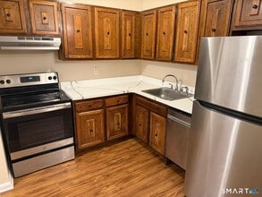 157 Bull Hill Ln in West Haven, CT - Building Photo - Building Photo