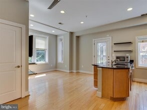 500 M St NW, Unit 3 in Washington, DC - Foto de edificio - Building Photo