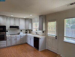 1049 Miranda Way in Livermore, CA - Building Photo - Building Photo