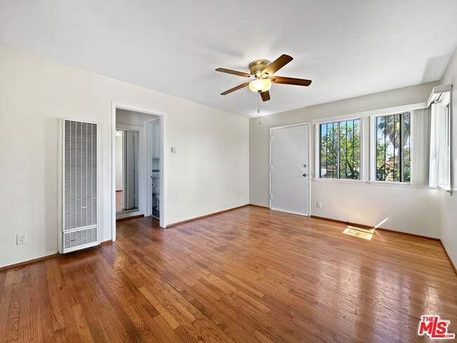 8513 Wiley Post Ave in Los Angeles, CA - Building Photo - Building Photo