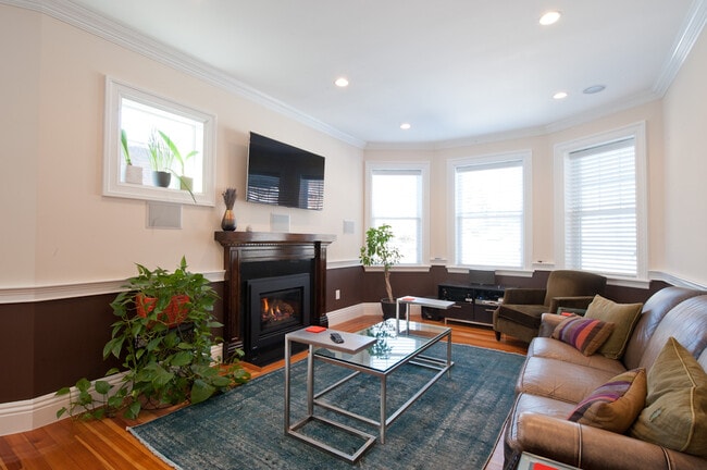 285 Mount Auburn St, Unit 285 in Watertown, MA - Building Photo - Building Photo