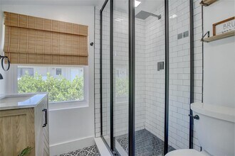 3671 NE 11th Ave, Unit B in Oakland Park, FL - Foto de edificio - Building Photo