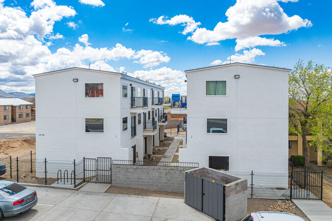 Residences at Copper Ave in Albuquerque, NM - Foto de edificio - Building Photo