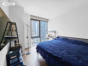 100 W 31st St in New York, NY - Building Photo - Building Photo