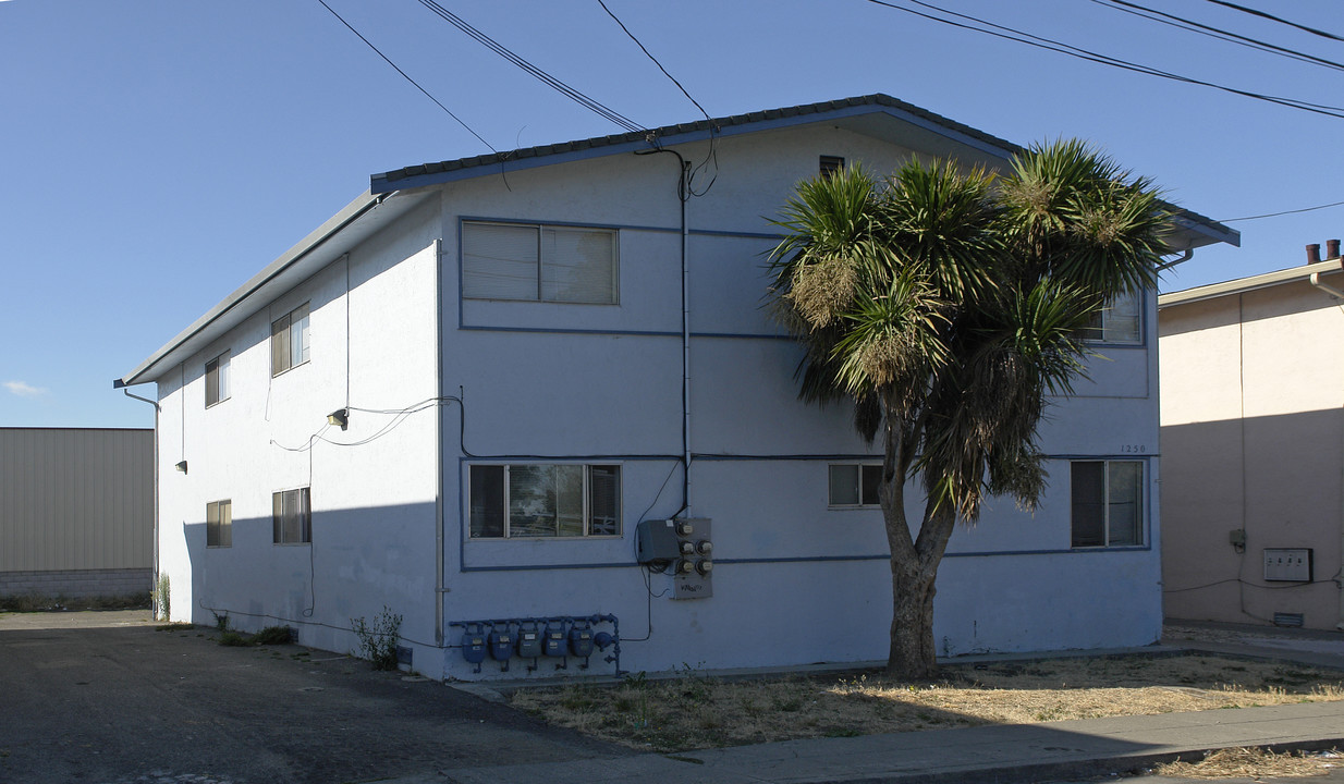 1250 Sanford Ave in San Pablo, CA - Building Photo