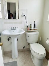 236 La Verne Ave, Unit B in Long Beach, CA - Building Photo - Building Photo