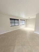 8886 SW 3rd St in Pembroke Pines, FL - Foto de edificio - Building Photo
