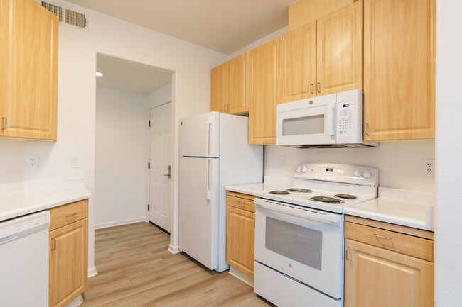 Cornerstone Apartments in San Ramon, CA - Building Photo - Interior Photo