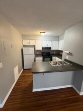 102 W Victoria Ct in Greenville, NC - Building Photo - Building Photo