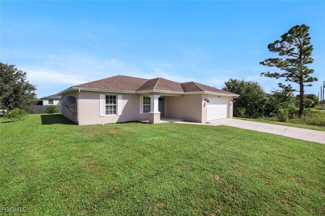 2806 22nd St W in Lehigh Acres, FL - Building Photo - Building Photo