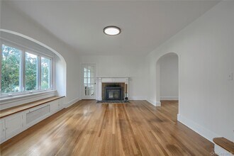 28 Chester Pl in New Rochelle, NY - Building Photo - Building Photo