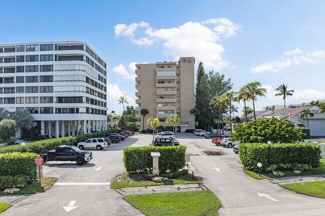 Horizon West in Palm Beach, FL - Building Photo - Building Photo