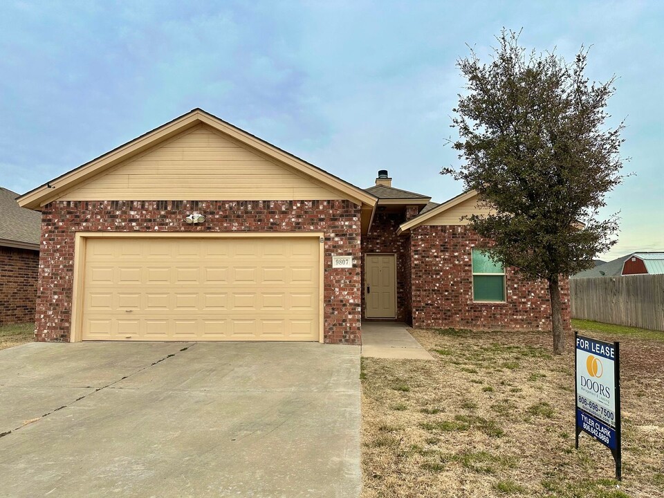 9807 Waco Ave in Lubbock, TX - Building Photo