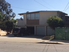 1251 Prospect Ave in Hermosa Beach, CA - Foto de edificio - Building Photo