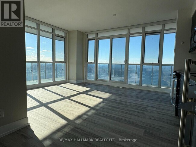 9471 Yonge St in Richmond Hill, ON - Building Photo - Building Photo