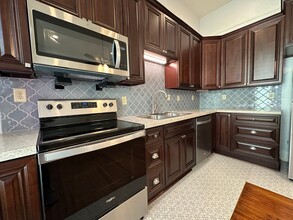 516 E 8th St, Unit D in Little Rock, AR - Foto de edificio - Building Photo