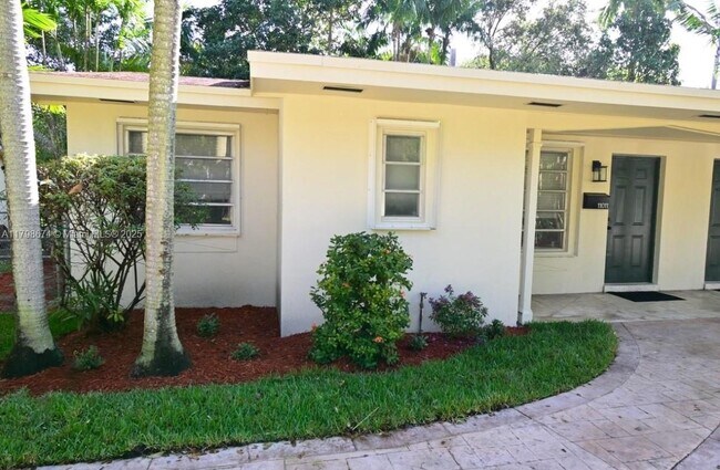 11011 SW 79th Ave in Miami, FL - Building Photo - Building Photo