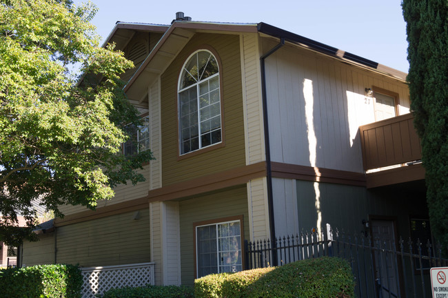 Copperwood Apartments in Citrus Heights, CA - Building Photo - Building Photo