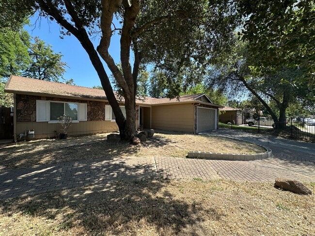 8505 Sun Florin Dr in Sacramento, CA - Building Photo - Building Photo